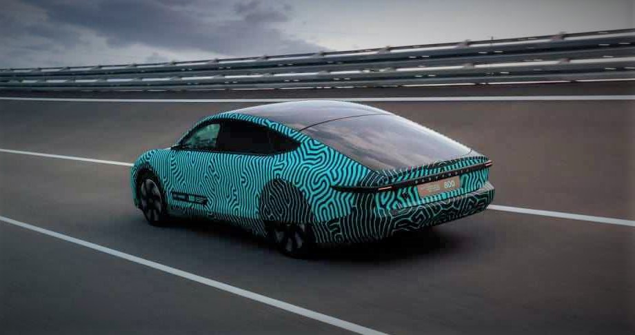 Carro elétrico movido a energia solar