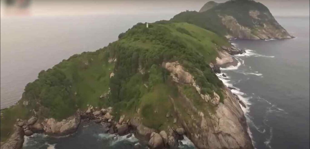 Ilha das cobras (Ilha da queimada grande)